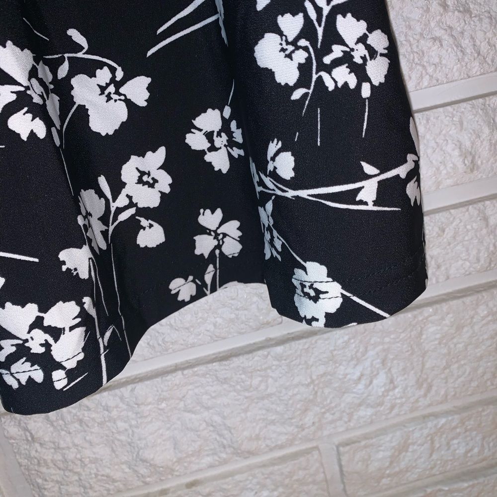 Nwt Leota Skirt Black&White Floral Design Sz S Non-Wrinkle Pull On — image 8 of 8